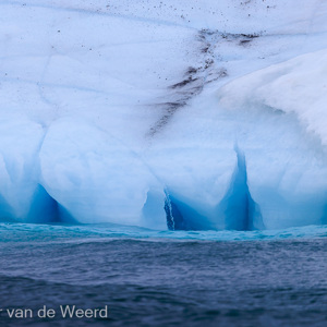 2022-07-17 - Smeltennd blauw ijs<br/>Kvitoya - Spitsbergen<br/>Canon EOS R5 - 400 mm - f/5.6, 1/1600 sec, ISO 800