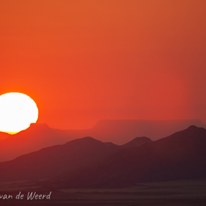 2007-08-11 - Zonsopkomst vanaf Duin 45<br/>Sossusvlei - Duin 45 - Sesriem - Namibie<br/>Canon EOS 30D - 380 mm - f/5.6, 1/320 sec, ISO 200