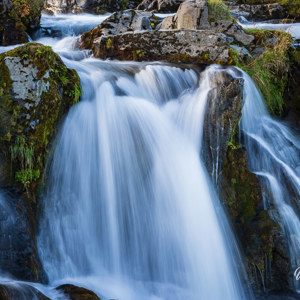 2023-09-11 - Kirkjufell - de waterval in detail<br/>Kirkjufell - Grundarfjörður - IJsland<br/>Canon EOS R5 - 77 mm - f/16.0, 0.4 sec, ISO 100