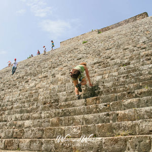 2008-07-14 - De zeer steile trap van  de Gran Piramide<br/>Maya-ruine Uxmal - Uxmal - Mexico<br/>Canon EOS 30D - 17 mm - f/8.0, 0.01 sec, ISO 100