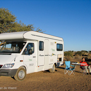 2007-08-07 - Even opwarmen in het zonnetje<br/>Quiver Tree Forest Rest Camp - Keetmanshoop - Namibie<br/>Canon PowerShot S2 IS - 6 mm - f/4.0, 1/1000 sec, ISO 50