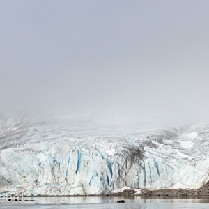 2022-07-15 - Imposante gletsjer-wand<br/>Spitsbergen<br/>Canon EOS R5 - 100 mm - f/8.0, 1/1600 sec, ISO 400