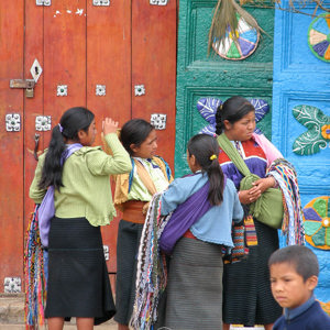2008-07-20 - Straatverkoopsters<br/>Chamula - Mexico<br/>Canon PowerShot S2 IS - 48.6 mm - f/4.0, 1/125 sec, ISO 7611
