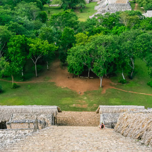 2008-07-10 - De steile trap naar beneden<br/>Ek Balam Maya-ruine - Ek Balam - Mexico<br/>Canon EOS 30D - 22 mm - f/8.0, 1/400 sec, ISO 200