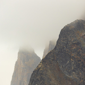 2023-09-20 - Lord of the Rings sfeer<br/>Carlsbergfjord - Groenland<br/>Canon EOS R6m2 - 234 mm - f/6.3, 1/400 sec, ISO 800