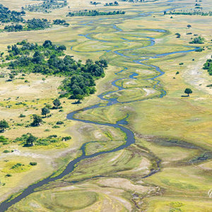 2024-05-03 - Overduidelijk een waterrijk gebied, deze Okavango Delta<br/>Onderweg (vliegtuigje) - Air strip Kwai River – Maun - Botswana<br/>Canon EOS R5 - 76 mm - f/8.0, 1/640 sec, ISO 800