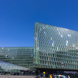 2023-09-14 - Harpa - het concert- en congrescentrum<br/>Harpa - Reykjavik - IJsland<br/>Canon EOS R6m2 - 14 mm - f/11.0, 1/125 sec, ISO 100