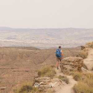 2023-04-28 - Wouter op weg naar een uitzichtspunt<br/>Ruta del desierto de Gorafe - Gorafe - Spanje<br/>Canon PowerShot SX70 HS - 25.4 mm - f/5.0, 1/800 sec, ISO 100