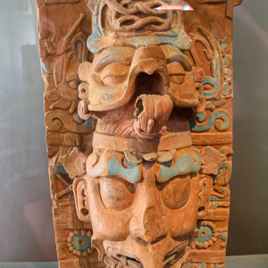 2008-07-18 - Een van de vele maskers<br/>Museum van Palenque - Palenque - Mexico<br/>Canon EOS 30D - 20 mm - f/4.5, 1/6 sec, ISO 800