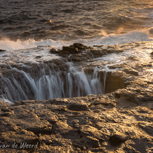 2021-11-01 - Het gouden licht van de opkomende zon<br/>El Bufadero de la Garita - La Garita - Gran Canaria - Spanje<br/>Canon EOS 5D Mark III - 35 mm - f/16.0, 0.1 sec, ISO 200