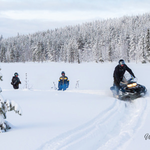 2011-02-11 - De scooter eruit krijgen viel nog niet mee<br/>Iso Syöte - Finland<br/>Canon EOS 7D - 35 mm - f/14.0, 0.01 sec, ISO 200