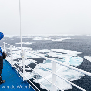 2022-07-16 - We waren één van de weinigen die dit fotogeniek vonden<br/>Pakijs grens op 81,39° NB - Spitsbergen<br/>Canon EOS R5 - 24 mm - f/11.0, 1/80 sec, ISO 400