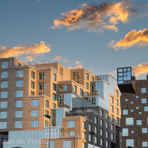 2022-07-11 - Het late zonlicht boven de wijk Barcode<br/>Barcode - Oslo - Noorwegen<br/>Canon EOS R5 - 105 mm - f/8.0, 1/60 sec, ISO 400