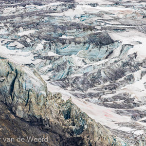 2022-07-19 - IJs-landschap-kunst<br/>Spitsbergen<br/>Canon EOS R5 - 400 mm - f/5.6, 1/1000 sec, ISO 1250