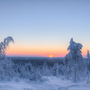 2011-02-12 - Zonsondergang, om half vijf<br/>Iso Syöte - Finland<br/>Canon EOS 7D - 24 mm - f/11.0, 0.25 sec, ISO 100