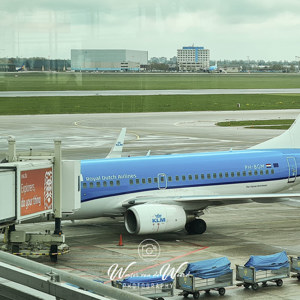 2023-04-20 - Ons vliegtuig naar Malaga<br/>Schiphol - Amsterdam - Nederland<br/>SM-G981B - 5.9 mm - f/2.0, 1/440 sec, ISO 50