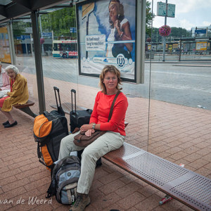 2007-08-26 - Wachtend op de bus naar huis<br/>Busstation - Utrecht - Nederland<br/>Canon EOS 30D - 17 mm - f/8.0, 1/80 sec, ISO 200