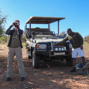 2024-04-29 - Wouter tijdens de koffiepauze onderweg<br/>Chobe NP - Botswana<br/>Canon PowerShot SX70 HS -  - , , ISO 100