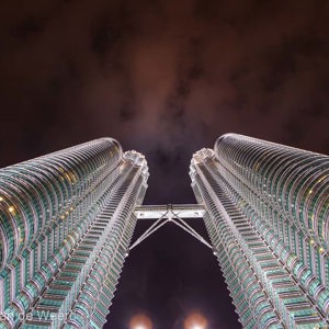 2009-08-27 - Bijzonder plaatje, vind ik zelf...<br/>Petronas Twin Towers - Kuala Lumpur - Maleisië<br/>Canon EOS 50D - 11 mm - f/3.5, 0.04 sec, ISO 800