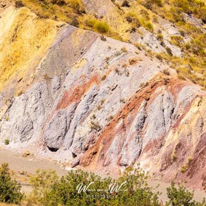 2023-04-25 - Ingezoomd op de vele kleuren van de berg<br/>Omgeving Turre - Spanje<br/>Canon EOS R5 - 200 mm - f/5.6, 1/800 sec, ISO 200