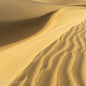 2021-11-02 - Spel van schaduw en licht op het zand<br/>Las Dunas de Maspalomas - Maspalomas - Gran Canaria - Spanje<br/>Canon EOS 5D Mark III - 24 mm - f/11.0, 1/80 sec, ISO 200