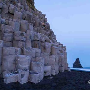 2023-09-09 - Basalt-formatie Hálsanefshellir<br/>Reynisfjara - Vík - IJsland<br/>Canon EOS R5 - 24 mm - f/16.0, 8 sec, ISO 100