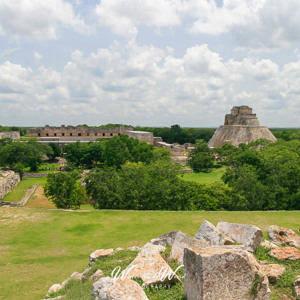 2008-07-14 - Uitzicht over het complex<br/>Maya-ruine Uxmal - Uxmal - Mexico<br/>Canon EOS 30D - 17 mm - f/14.0, 1/40 sec, ISO 100
