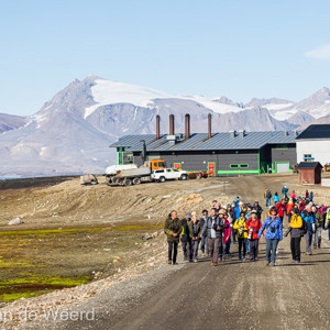 2022-07-14 - Soort vogel-excursie, met een vrij grote groep<br/>Ny-Ålesund - Spitsbergen<br/>Canon EOS R5 - 100 mm - f/5.6, 1/1250 sec, ISO 200