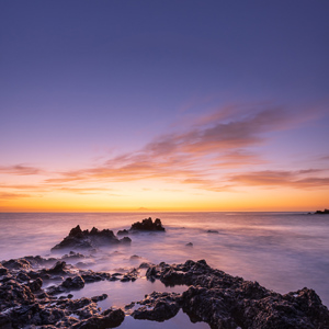2022-11-15 - Kleurige zonsopkomst aan zee, met zicht op de Teide vulkaan op T<br/>Los Cancajos - La Palma - Canarische eilanden - Spanje<br/>Canon EOS R5 - 14 mm - f/16.0, 30 sec, ISO 100