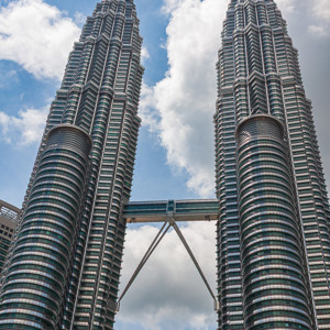 2009-08-27 - Bekend plaatje, maar net even anders<br/>Petronas Twin Towers - Kuala Lumpur - Maleisië<br/>Canon EOS 50D - 24 mm - f/8.0, 1/250 sec, ISO 100