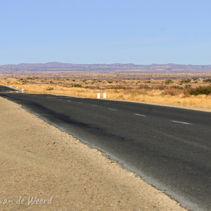 2007-08-06 - Kaal, droog en verlaten<br/>Onderweg - Namibie<br/>Canon EOS 30D - 120 mm - f/8.0, 1/1000 sec, ISO 200