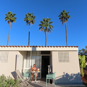 2021-10-30 - Ontbijten in het zonnetje<br/>Los Girasoles bungalowpark - Playa del Inglès - Spanje<br/>Canon PowerShot SX70 HS - 3.8 mm - f/5.0, 1/1000 sec, ISO 100