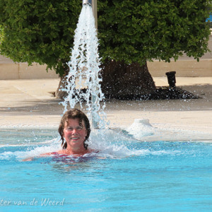 2021-10-26 - Het zwembad had ook een stevige massagedouche<br/>Los Girasoles bungalowpark - Playa del Inglès - Spanje<br/>Canon PowerShot SX70 HS - 60 mm - f/6.3, 1/1000 sec, ISO 100