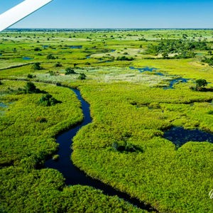 2024-05-01 - Het landschap vanuit het vliegtuig verveelt nooit<br/>Onderweg (vliegtuigje) - Okavango Delta - airstrip Kwai R - Botswana<br/>Canon EOS R6m2 - 39 mm - f/7.1, 1/500 sec, ISO 800