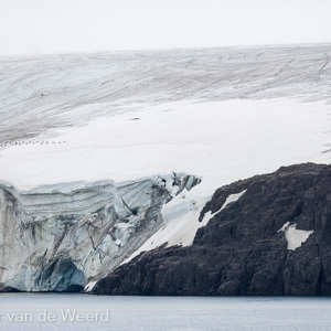 2022-07-19 - De gletsjer kalft hier af in zee<br/>Spitsbergen<br/>Canon EOS R5 - 271 mm - f/5.6, 1/800 sec, ISO 800