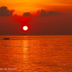 2009-08-14 - Vlammende zonsondergang<br/>Kota Kinabalu - Maleisië<br/>Canon EOS 50D - 105 mm - f/8.0, 1/125 sec, ISO 200