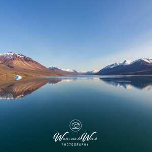 2023-09-18 - Reflecteren in stilte<br/>Muskox fjord - Groenland<br/>Canon EOS R6m2 - 14 mm - f/18.0, 1/200 sec, ISO 400