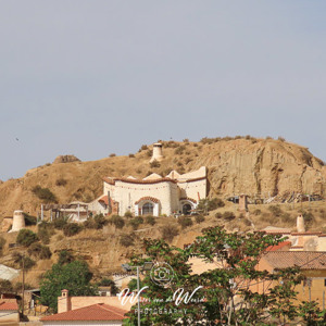 2023-04-27 - Schoorstenen van de rotswoningen<br/>Hernan Valle - Spanje<br/>Canon PowerShot SX70 HS - 32.2 mm - f/6.3, 1/1000 sec, ISO 100