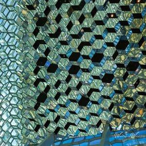 2023-09-14 - Harpa - bijzondere details van het gebouw<br/>Harpa - Reykjavik - IJsland<br/>Canon EOS R6m2 - 35 mm - f/11.0, 1/60 sec, ISO 125