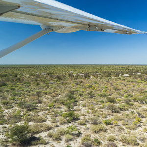 2024-05-05 - Weer met een vliegtuigje op weg naar het volgende bijzondere ond<br/>Onderweg (vliegtuigje) - Maun - Central Kalahari Game Res - Botswana<br/>Canon EOS R5 - 24 mm - f/6.3, 1/1250 sec, ISO 800