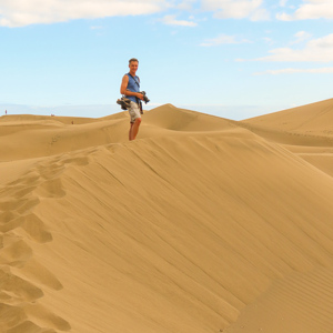 2021-10-23 - Wouter op de zandduinen<br/>Duñas de Maspalomas - Playa del Inglès - Spanje<br/>Canon PowerShot SX70 HS - 9 mm - f/4.5, 1/640 sec, ISO 100