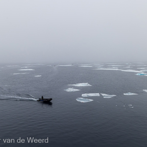 2022-07-16 - Terrein verkennen voor de zodiac cruise<br/>Pakijs grens op 81,39° NB - Spitsbergen<br/>Canon EOS R5 - 24 mm - f/11.0, 1/250 sec, ISO 400