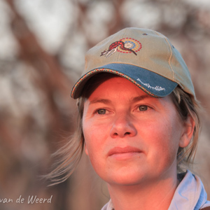 2007-08-23 - Carin geniet van de zonsondergang<br/>Okonjima Lodge / Africat Foundat - Otjiwarongo - Namibie<br/>Canon EOS 30D - 260 mm - f/5.6, 1/200 sec, ISO 800