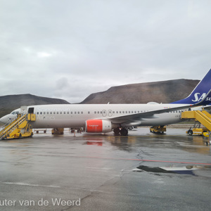 2022-07-22 - Ons toestel terug naar Oslo<br/>Vliegveld - Longyearbyen - Spitsbergen<br/>SM-G981B - 5.4 mm - f/1.8, 1/950 sec, ISO 50