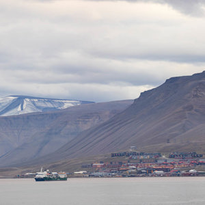 2022-07-20 - Longyearbyen aan de baai<br/>Spitsbergen<br/>Canon EOS R5 - 278 mm - f/5.6, 1/800 sec, ISO 1250