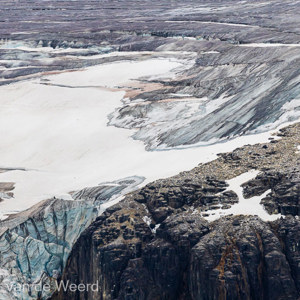 2022-07-19 - IJs-landschap-kunst<br/>Spitsbergen<br/>Canon EOS R5 - 400 mm - f/5.6, 1/1600 sec, ISO 1250