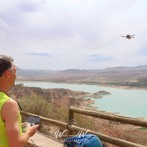 2023-04-29 - Een prachtig gebied met de drone<br/>Embalse de Negratin - Poblado de Negratin - Spanje<br/>Canon PowerShot SX70 HS - 4.8 mm - f/5.0, 1/1000 sec, ISO 100