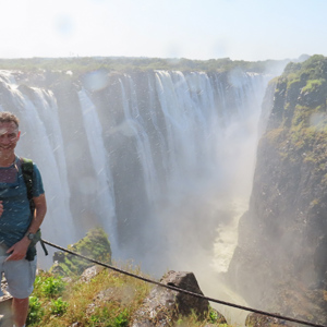 2024-04-26 - In de spray was het niet mogelijk droog te blijven<br/>Victorua Falls - Zimbabwe<br/>Canon PowerShot SX70 HS - 3.8 mm - f/4.0, 1/1000 sec, ISO 100