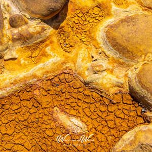 2023-05-03 - Uitgedroogde gele modder en een paar rotsen<br/>Rio Tinto - Berrocal - Spanje<br/>Canon EOS R5 - 42 mm - f/11.0, 1/200 sec, ISO 200