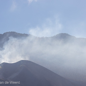 2022-11-09 - De vulkaan rookt nog steeds<br/>La Laguna - La Palma - Canarische eilanden - Spanje<br/>Canon EOS R5 - 220 mm - f/8.0, 1/800 sec, ISO 200